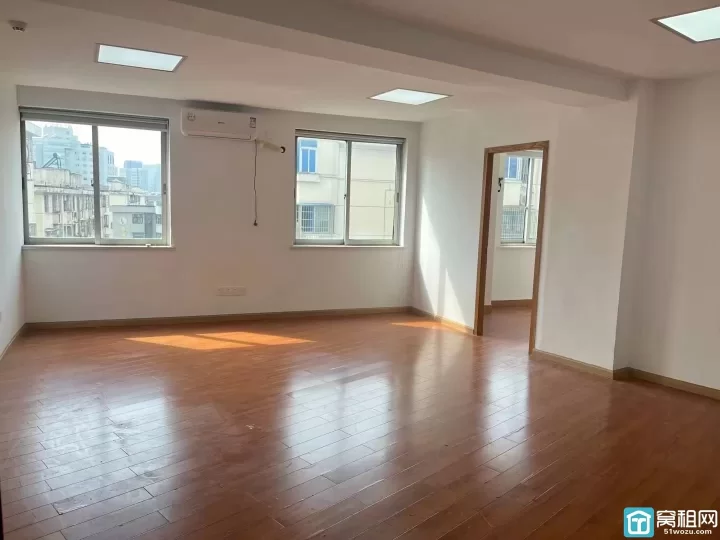 海曙灵桥路天封大厦58平方2200元每月办公室出租