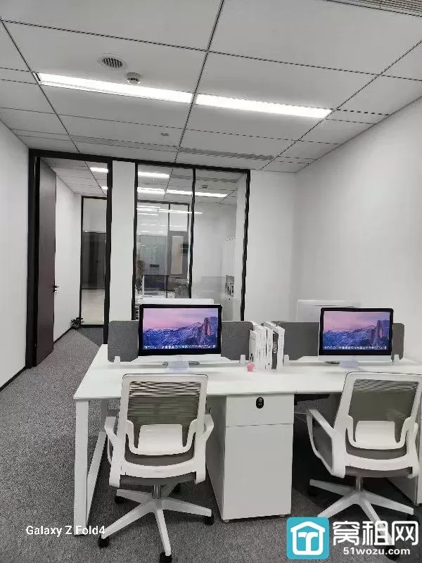 宁波5号线地铁口宁兴国贸大厦61平一个隔间全套家具出租