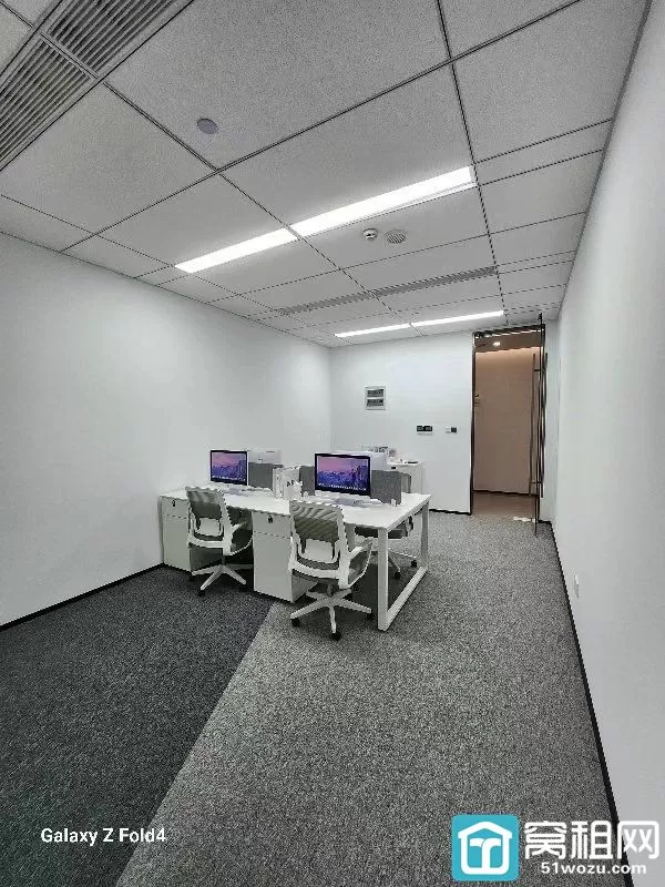 宁波5号线地铁口宁兴国贸大厦61平一个隔间全套家具出租