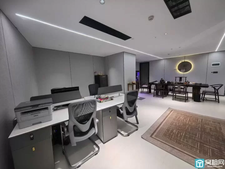 钱湖天地5楼180平，精装修带家具，7500元/月