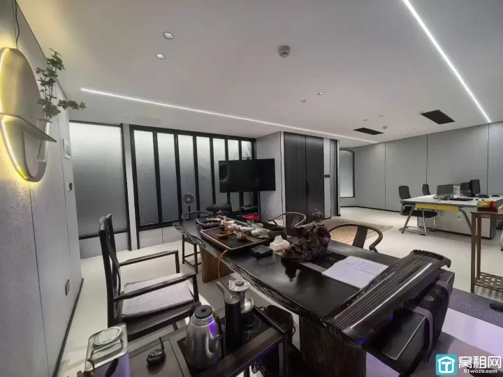 钱湖天地5楼180平，精装修带家具，7500元/月