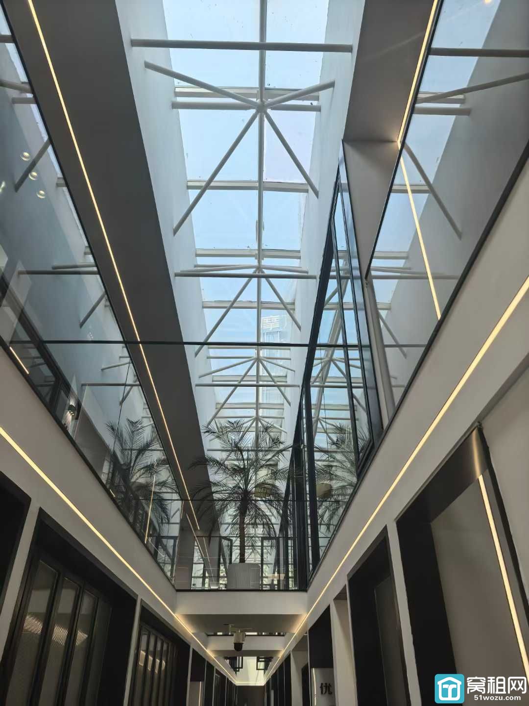 钱湖天地5楼180平，精装修带家具，7500元/月