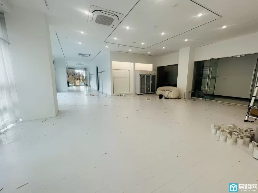 东部人才市场旁  东轩大厦70%得房率288.5平办公室出租