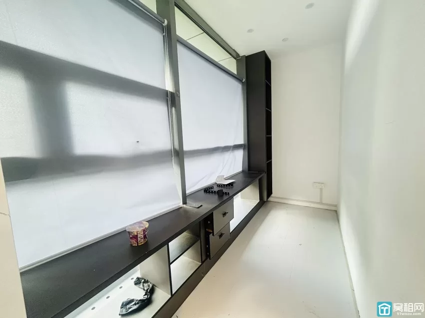 东部人才市场旁  东轩大厦70%得房率288.5平办公室出租