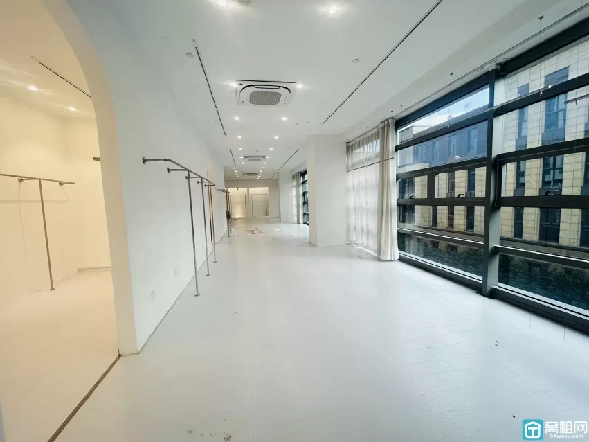 东部人才市场旁  东轩大厦70%得房率288.5平办公室出租