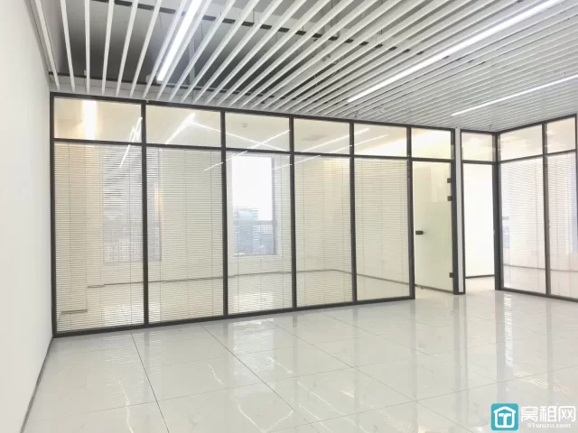 房东出租万达旁写字楼汇合大厦 精装190平，西南采光 3隔间 8500月