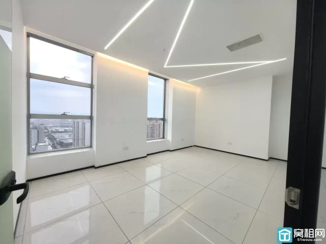 房东出租万达旁写字楼汇合大厦 精装190平，西南采光 3隔间 8500月