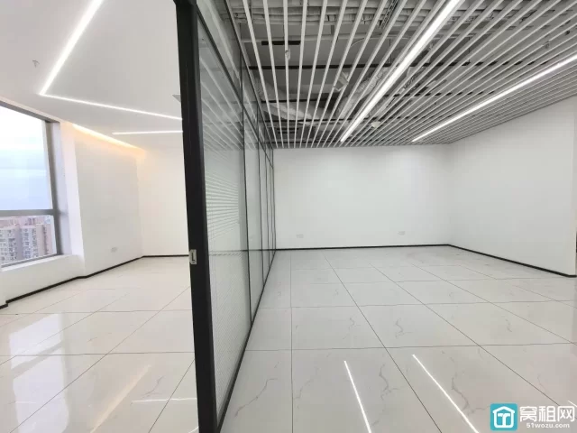 房东出租万达旁写字楼汇合大厦 精装190平，西南采光 3隔间 8500月