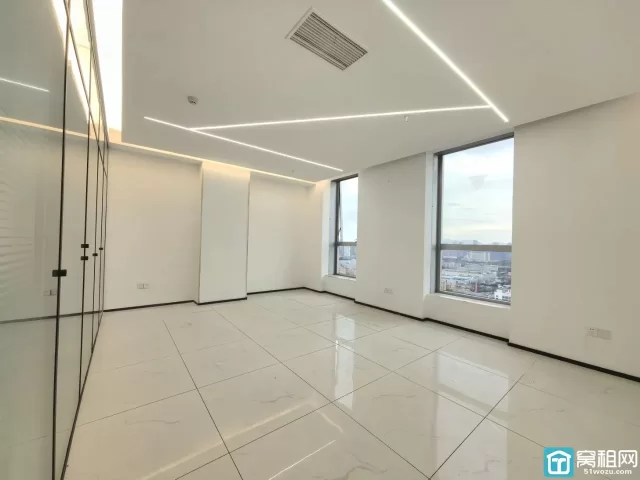 房东出租万达旁写字楼汇合大厦 精装190平，西南采光 3隔间 8500月