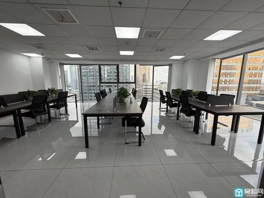 海曙5A写字楼银亿环球中心办公室240平，落地窗三面采光，带上下水