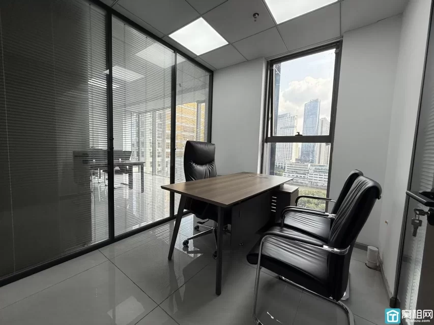 海曙5A写字楼银亿环球中心办公室240平，落地窗三面采光，带上下水
