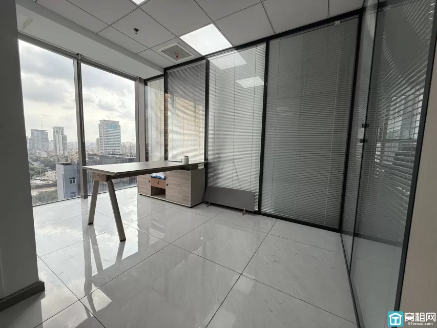 海曙5A写字楼银亿环球中心办公室240平，落地窗三面采光，带上下水