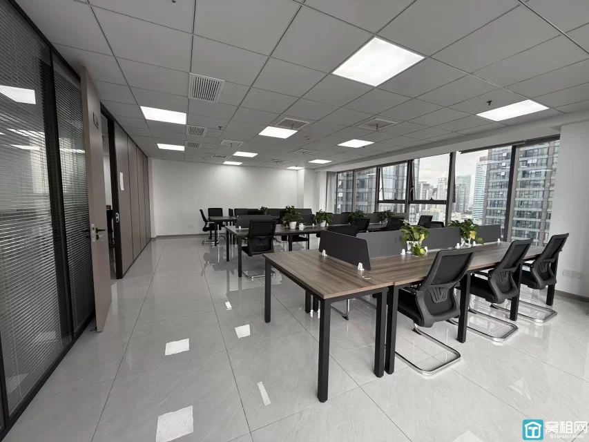 海曙5A写字楼银亿环球中心办公室240平，落地窗三面采光，带上下水
