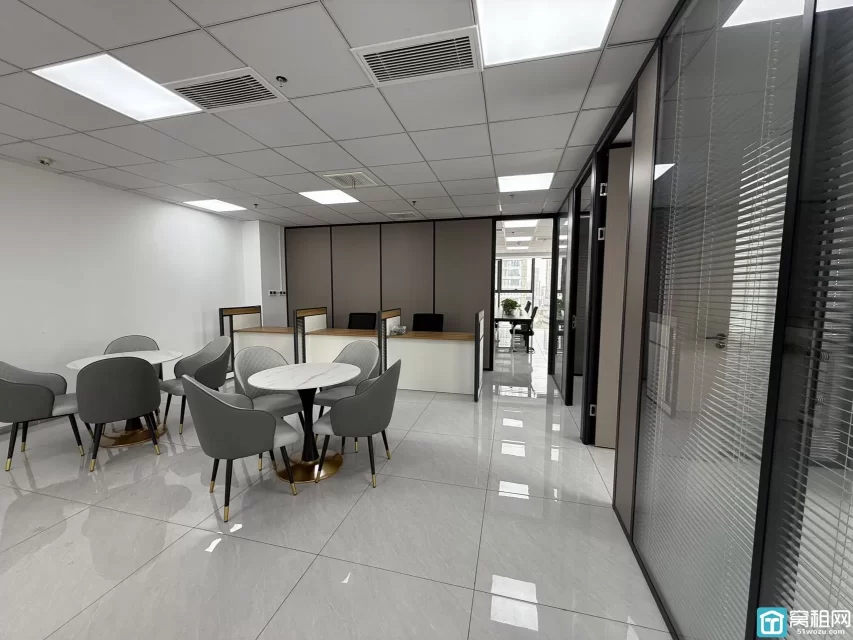 海曙5A写字楼银亿环球中心办公室240平，落地窗三面采光，带上下水