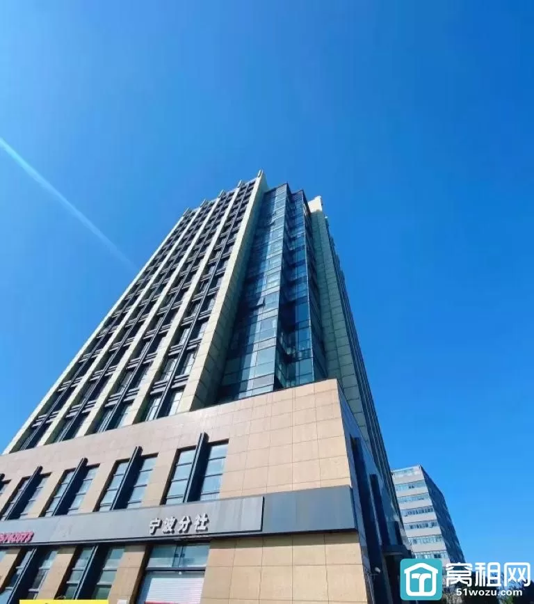 宁波沧海实业大厦50平朝东，朝向好，装修干净，户型方正，年租金25550元