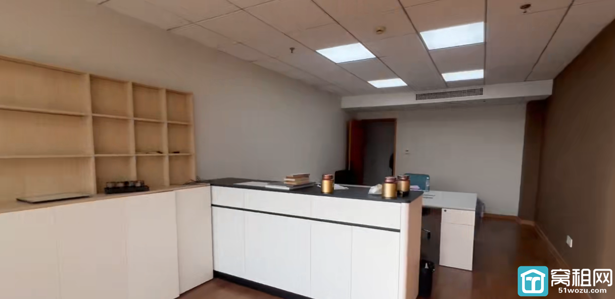 沧海大厦50平朝东，朝向好，装修干净，户型方正，年租金25550元