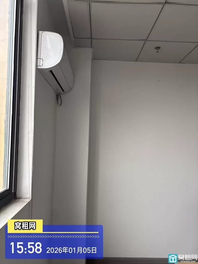 宁波姜山高塘桥地铁站附近魔方创意园60平写字楼出租2200一个月