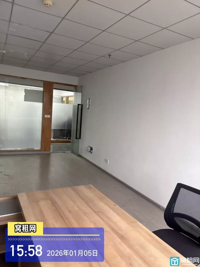 宁波姜山高塘桥地铁站附近魔方创意园60平写字楼出租2200一个月