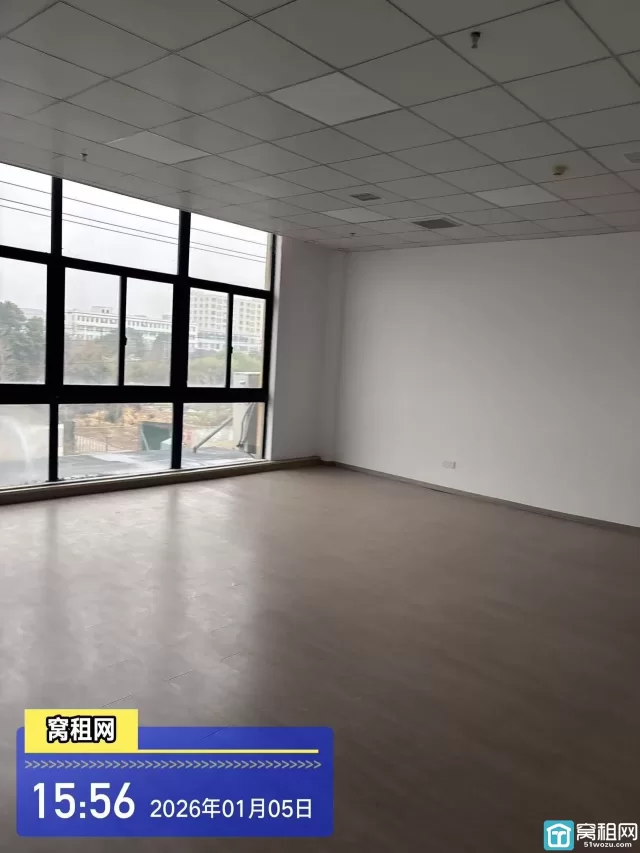 鄞州3号线句章路地铁站B出口附近写字楼魔方创意园115平米办公室出租