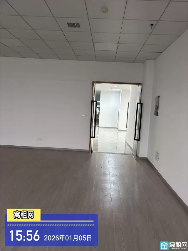 鄞州3号线句章路地铁站B出口附近写字楼魔方创意园115平米办公室出租