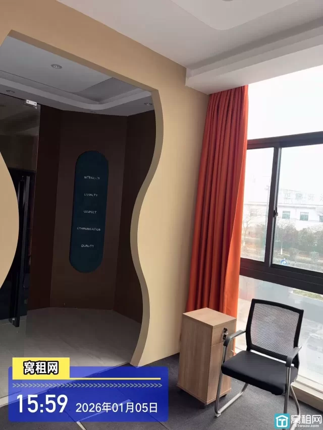 鄞州区李花桥魔方创业园60平2200包物业  免停车费