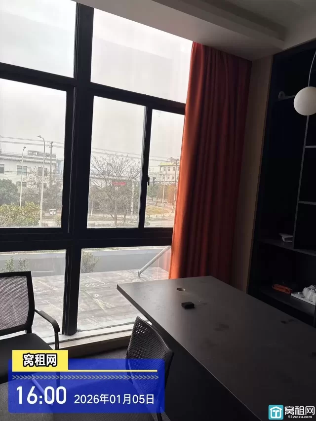 鄞州区李花桥魔方创业园60平2200包物业  免停车费