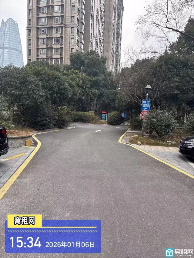 宁波银亿东岸对面盛世国际停车怎么收费？