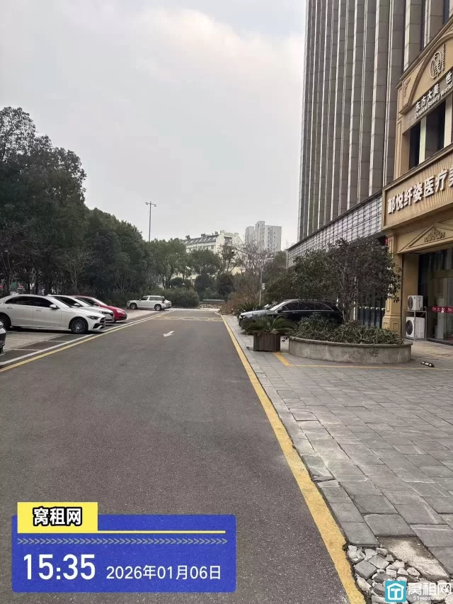 宁波银亿东岸对面盛世国际停车怎么收费？