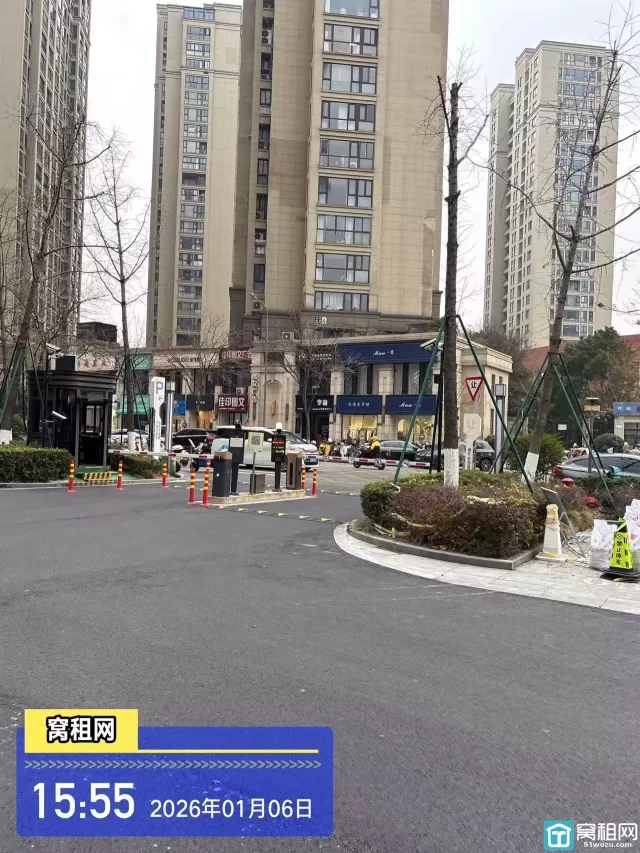 宁波和丰广场对面银亿东岸大厦停车收费