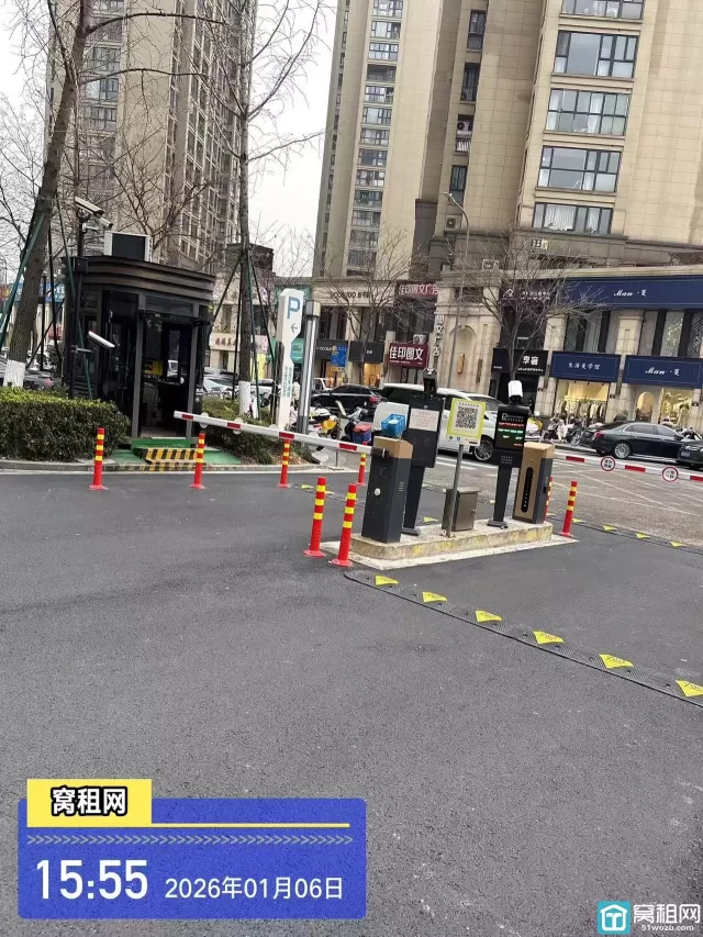 宁波和丰广场对面银亿东岸大厦停车收费