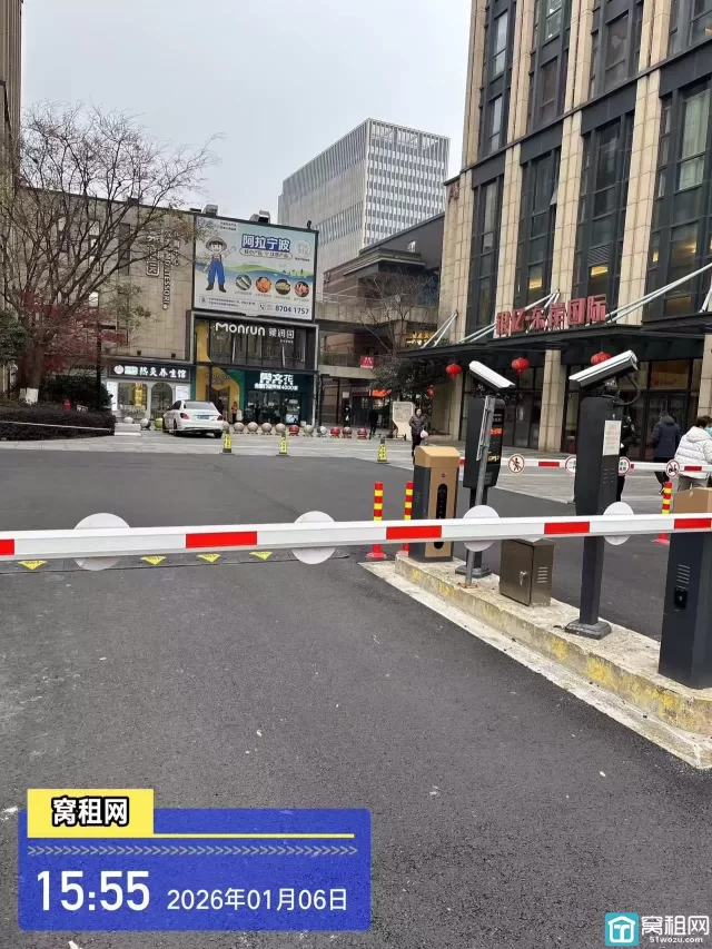 宁波和丰广场对面银亿东岸大厦停车收费