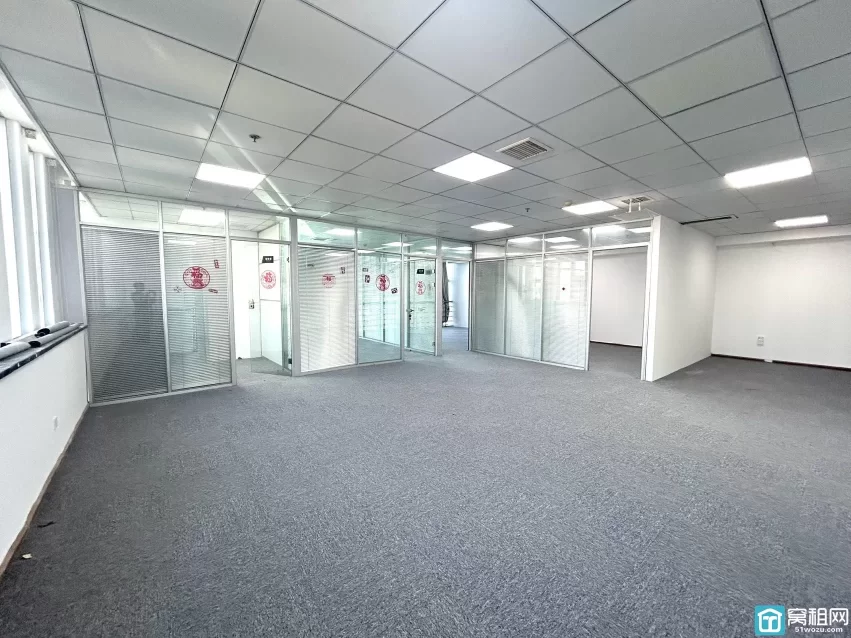 广博丽景出租192平方，西北朝向，户型反正得房率高，室内4个隔间有水吧，租金9600元一月