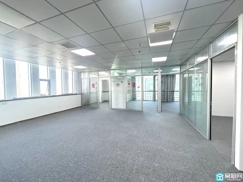 广博丽景出租192平方，西北朝向，户型反正得房率高，室内4个隔间有水吧，租金9600元一月