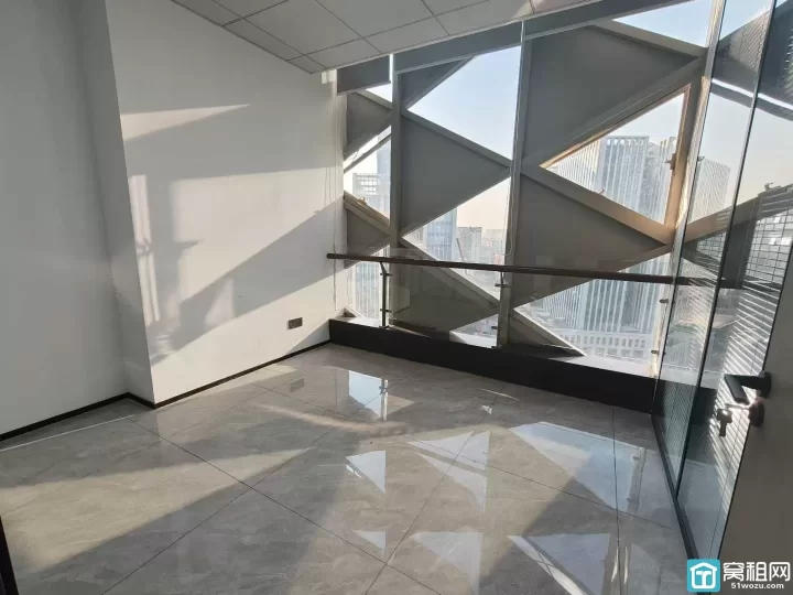 南部商务区电梯口位置 南洋大厦95平精装两个隔间3700/月随时可以入住