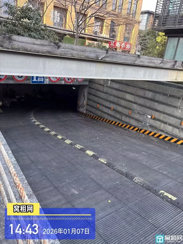 宁波翡翠湾华伟大厦停车收费