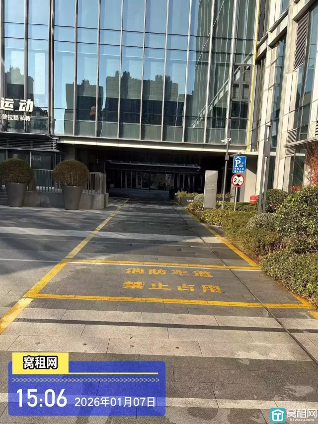 大家中心停车收费标准是多少一个月？