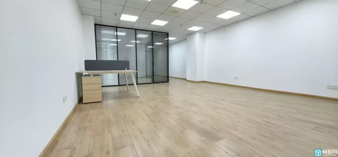 宁波南部CBD核心位置145㎡精装写字楼，地铁口+现成格局出租