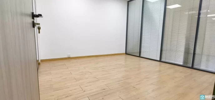 宁波南部CBD核心位置145㎡精装写字楼，地铁口+现成格局出租