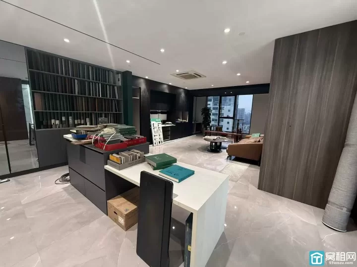 和荣大厦面积133平方，单价1.57元，一年房租76100元