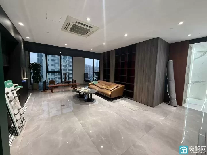 和荣大厦面积133平方，单价1.57元，一年房租76100元