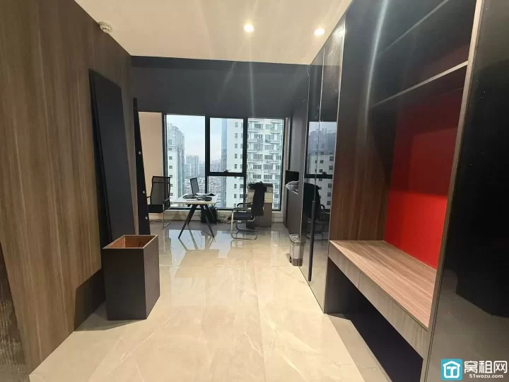 和荣大厦面积133平方，单价1.57元，一年房租76100元