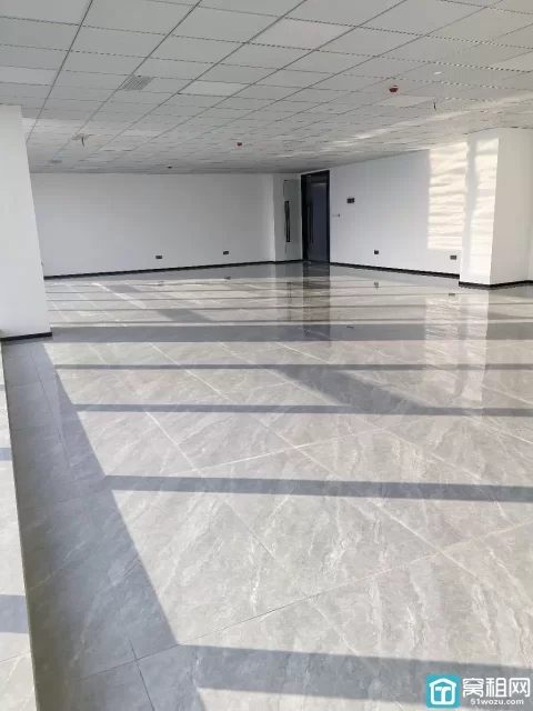 宁波1号线梁祝地铁口博日大厦280平方、朝南、大通间可配家具、可做隔间