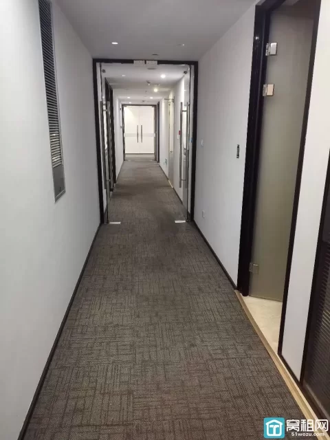 海曙火车站地铁口月湖金汇大厦整层出租1980平，开发商直租