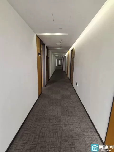 海曙火车站地铁口月湖金汇大厦整层出租1980平，开发商直租