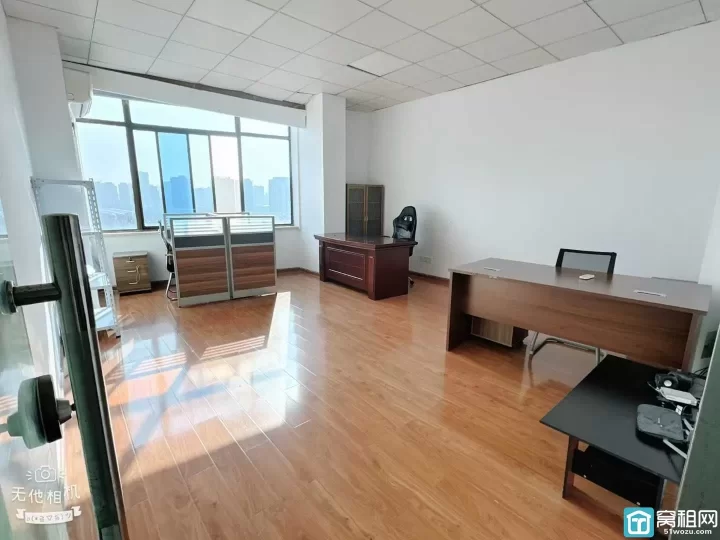 海曙地铁口长春大厦52平方朝南，带家具出租