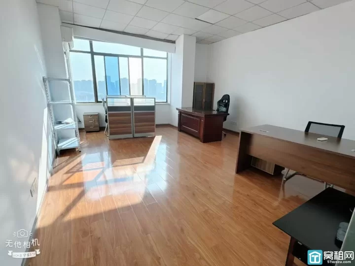 海曙地铁口长春大厦52平方朝南，带家具出租