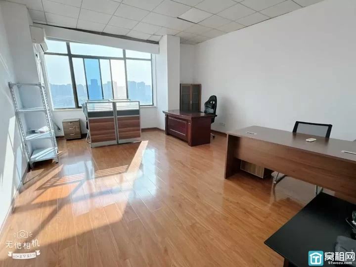 海曙地铁口长春大厦52平方朝南，带家具出租