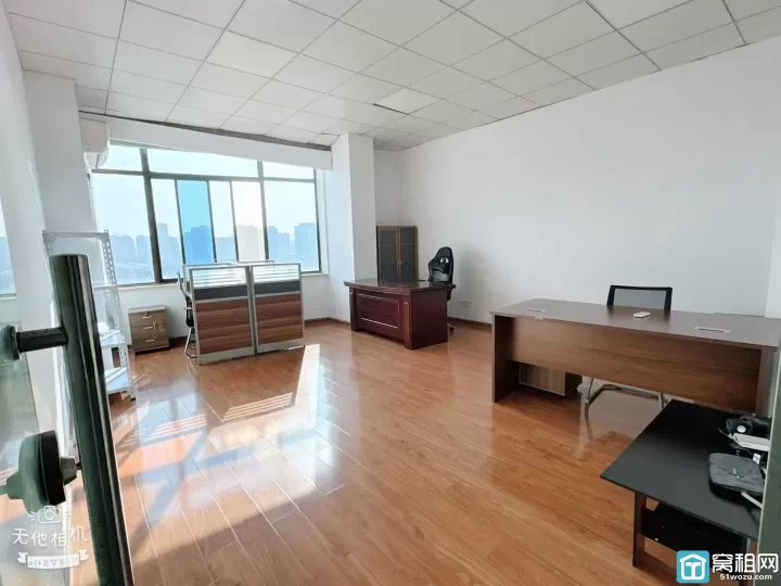 海曙地铁口长春大厦52平方朝南，带家具出租