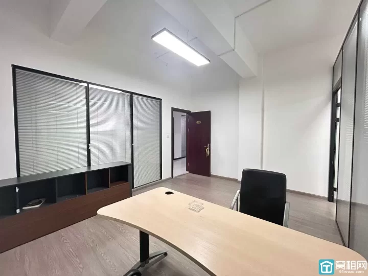 出租宁波机场附近富港电商城，简单装修，60平，独立空调