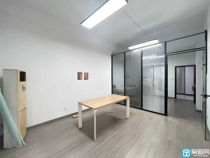 出租宁波机场附近富港电商城，简单装修，60平，独立空调